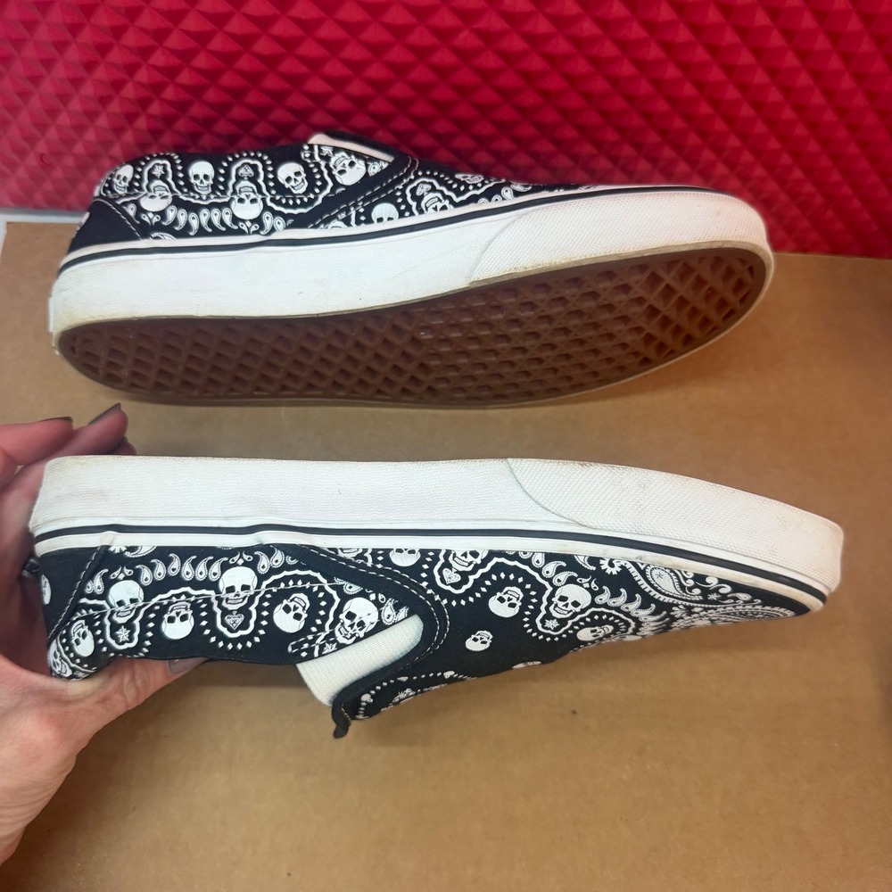 Vans Classic Slip-On Bandana Skull Black White Sneakers Low Top Skate Shoes - Picture 7 of 9
